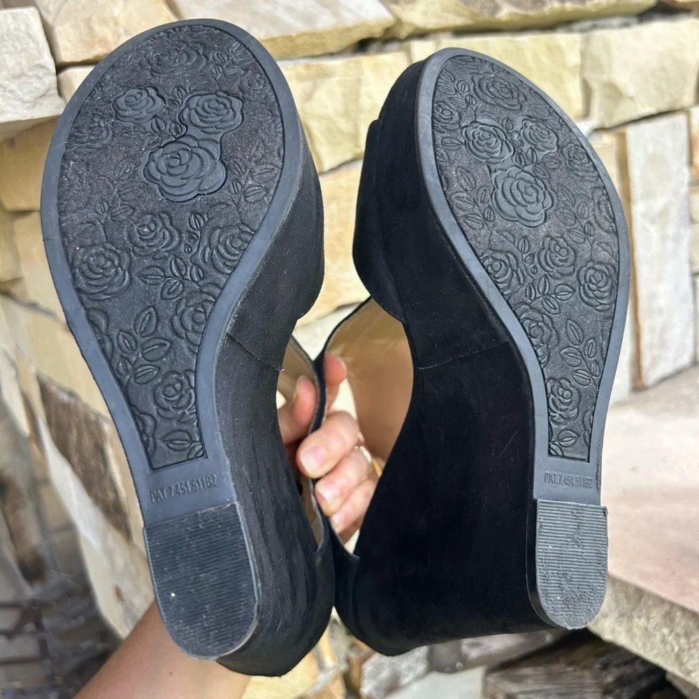 Carlos by Carlos Santana Brynn Black platform wedge sandal w/back zip Sz-10.  P‎